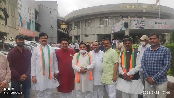 Sudarsh56537544's tweet photo. खण्डवा लोकसभा उपचुनाव के प्रत्याशी हो संघ के  अशोक पालीवाल जी संघ शक्ति युगे युगे @vdsharmabjp @ChouhanShivraj @BDSabnani @HitanandSharma @PMuralidharRao @DevendrvermaMLA @NarayanPatelBJP @Sumitradevibjp @BJP4MP https://t.co/ze6QltsqfE https://t.co/oVFL9hPk3g
