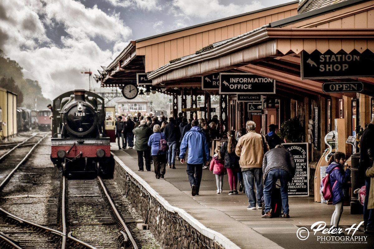 petephotographs's tweet photo. Steam trains at #Minehead Station in #Somerset. @WSomRailway @VisitMinehead #Steamtrains #Trainspotting #mineheadrailwaystation #Mineheadstation #Visitsomerset @VisitSomerset #heritagerailway #stepbackintime #westsomersetrailway https://t.co/ak5vbZhr26