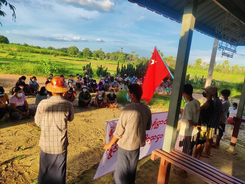 Ngekg2's tweet photo. #PhaungKar village, Letpadaungtaung area residents staged a protest showing their desire marching around chanting slogans and staged an sit-in strike at this evening to uproot the Fascist Military Junta. 
#Oct3Coup 
#WhatsHappeningInMyanmar https://t.co/Uj5zv8kQXk