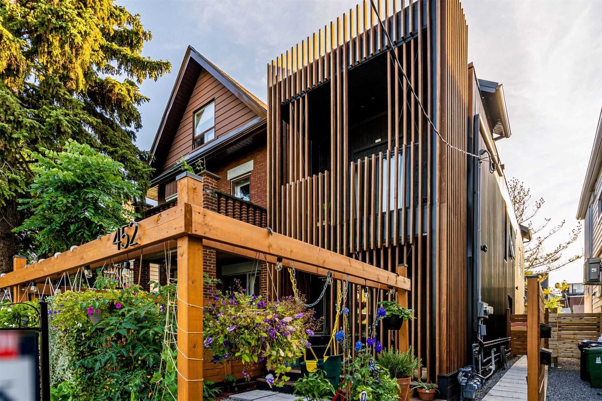 3 #MicroHomes on 1 lot near #TrinityBellwoodsPark listed for $2,599,000 in downtown #Toronto - #TOrealestate #TorontoRealEstate #CanadianRealEstate #CanadianHousing -
