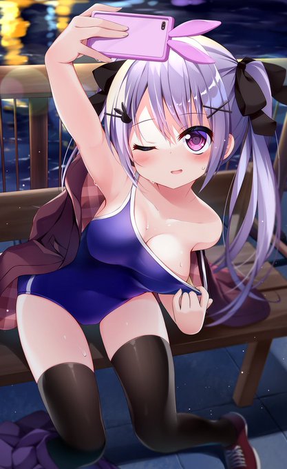 「夜だからバレない...バレない....」 