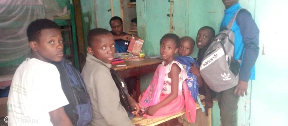congo_cap's tweet photo. Les enfants sont prêts pour la reprise de l'école de demain.
#aidonslesorphelins #ChezMoiAuCongo https://t.co/vkomRdiIqL