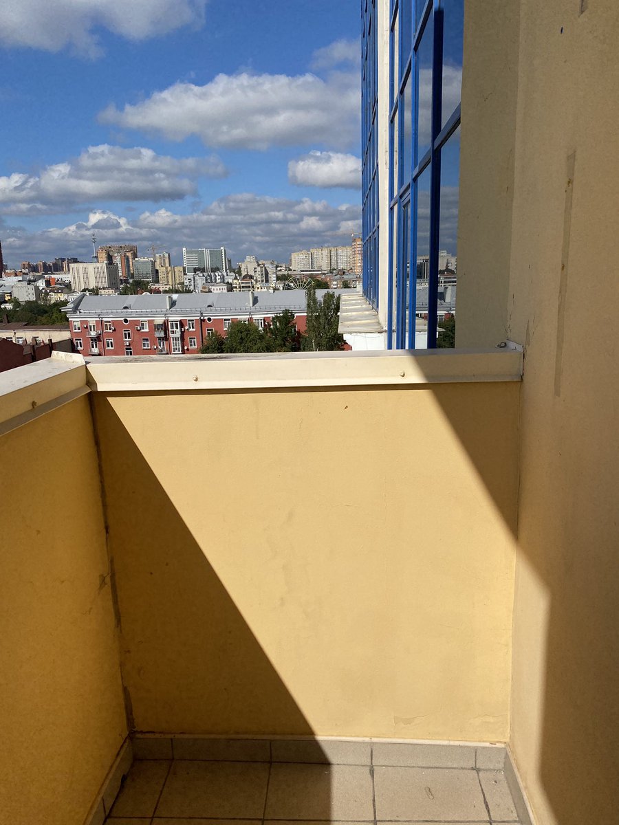 Я человек простой, вижу как красиво падает свет и фотографирую.