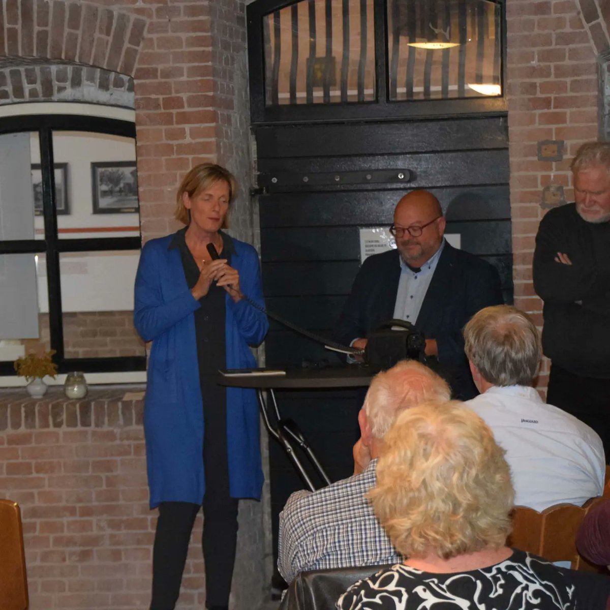 HelgaWitjes's tweet photo. Gisteren was de opening van de prachtige tentoonstelling 'Vlucht en Strijd' over WOII van de Historische Kring Doornenburg in @Fort_Pannerden
De moeite waard om te bezoeken!
Ook @SchutterijDburg was aanwezig met het koningspaar en de jeugdkoning. 
Een geslaagde middag! https://t.co/fdL9ePvqDk