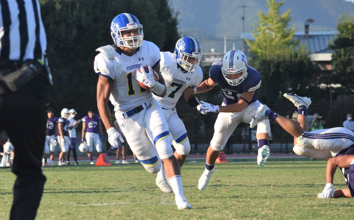 関学WR#11衣笠吉彦（２年､関西学院）
1キャッチ46yd1TD
高3までサッカーのGK。光電管計測で40yd4秒44の俊足男が公式戦初TDを決めた。「梅本さんに『次も落としたら今日はもう出さん』って言われてたんで、捕れてホッとしました。あれ以外はボロボロなんで反省ミーティングが怖いです」