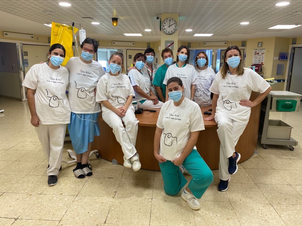 hbellvitge's tweet photo. L’equip infermer de l'àrea de malalties digestives de l'#hbellvitge, i una pacient, donen suport al Dia Mundial dels Pacients d'#Ostomia amb el lema "Porto bossa i no és per comprar" amb el suport de Convatec
#hospitalenxarxa #orgullbellvitge #EquipHUB https://t.co/YtwdmJqZgc