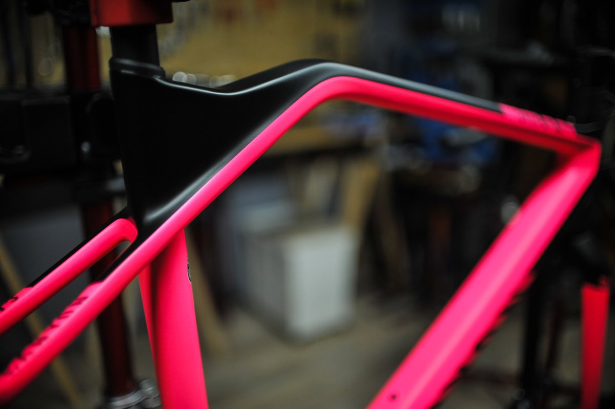 viking1484's tweet photo. CANYON INFLITE CF SLX.
組みたて前のクリスタルコーティング(ガラスコーティング)
マット塗装にもコーティングは可能です。もちろん艶は出ません。マットフレームの場合は艶消しのまま塗装色が濃くなるイメージです。
#Cayon #Inflite #キャニオン #ガラスコーティング https://t.co/3txFFSmj7x