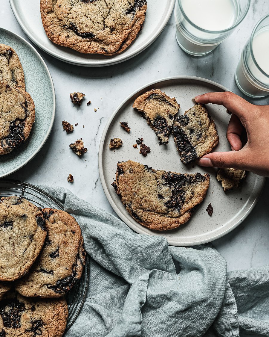 tootingmama's tweet image. I thought a lot about this theme for the #ecschallenge @thelittleplantation, and the chocolate chip cookie sprung to mind. 

This isn&apos;t a recipe for a chocolate chip cookie but the story behind the cookie. 

Imperfect chocolate chip cookies like these and the memories these evoke