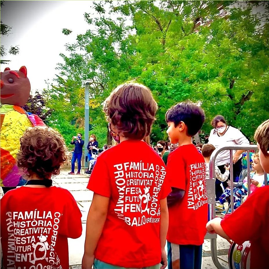 Avui la Colla gegantera de la Baloo ha participat a la Ballada de gegants i gegantons de la #festamajordemontbau
Estem molt contents de veure de nou a l'ós Baloo ballar per la Festa Major
Moltes gràcies infants i famílies per acompanyar-lo
#fentbaloo #fentfesta #fentfamilia