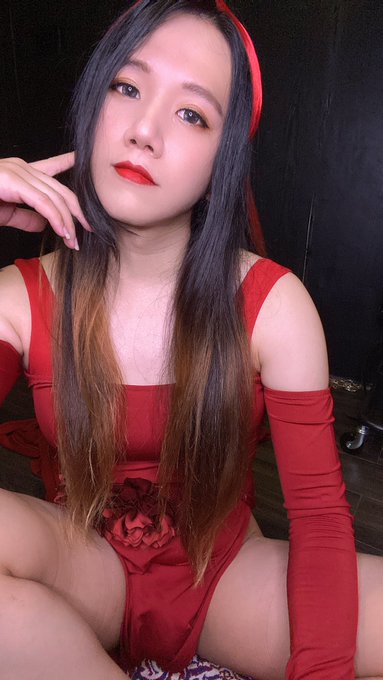 原來老皮嫩肉是豆腐🤣 https://t.co/ArPxpmJ6Xk