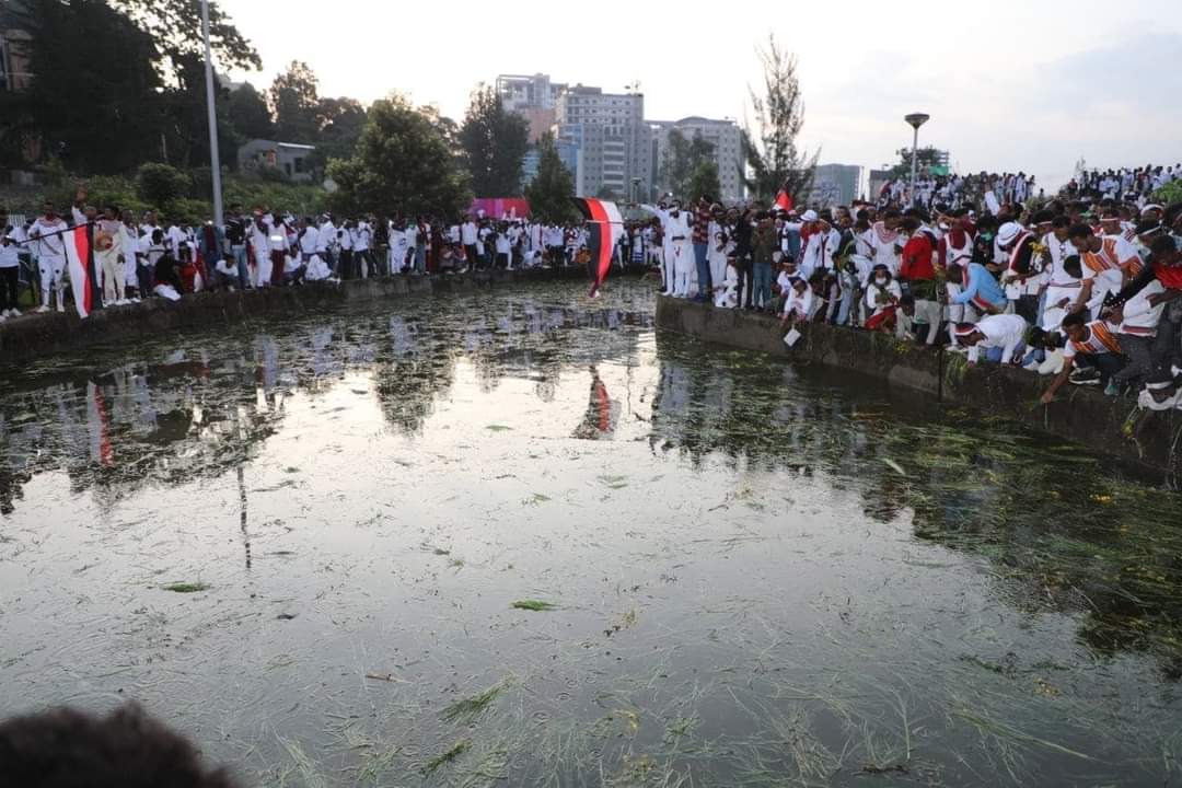 AbiyAhmedAli's tweet photo. Ayyaana Irreechaa bara 2014 haala ho'aa ta'een kabajneerra. Irreechi ayyaana galateeffannaa, araaraafi nagaati. Warra ayyaanni jaalalaa, dhiifamaafi tokkummaa kun  nagaadhaan akka kabajamu gumaachitan hunda Itoophiyaan isin galateeffatti. 2/2 https://t.co/eVUQyNq5vS