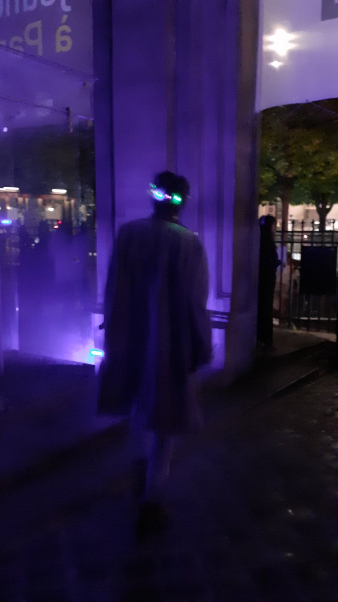 Helenebidard's tweet photo. Première #Nuitblanche à #QJ ! Oreste will be back, une interprétation très contemporaine du mythe d’Oreste sous la forme d'une installation avec musique, sons et lumières, textes et projections vidéo qui ont transformé QJ le temps d'une nuit ! https://t.co/abtEiQAUpa