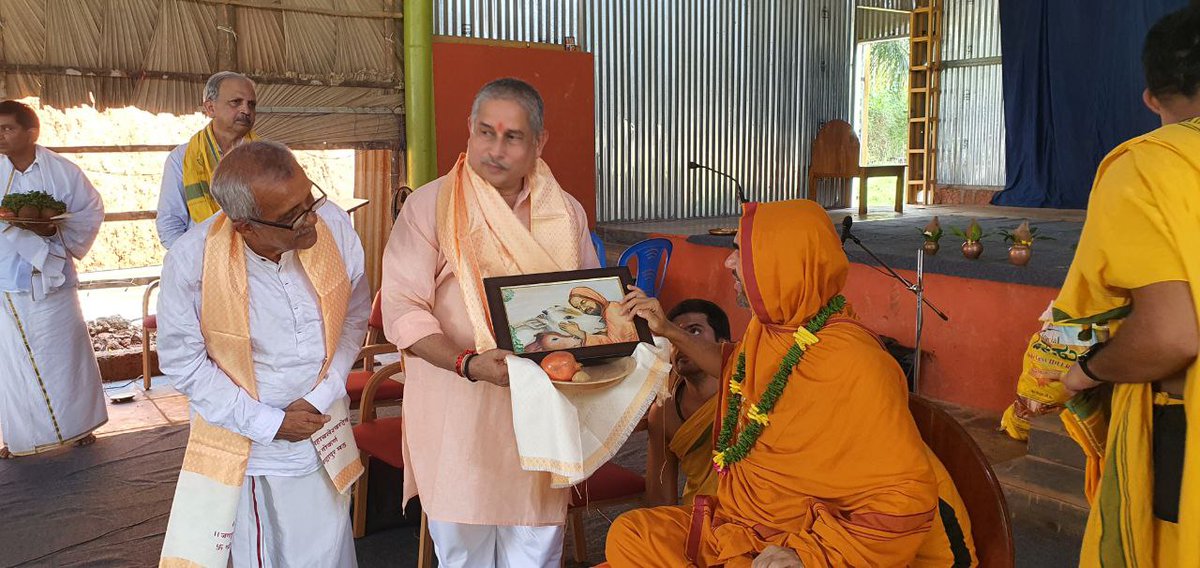 Sri. Ajit Prasad Mahapatra, who leads GouSeva wing of Rashtriya Swayamsevak Sangh at national level had visited our campus at Ashoke, had a conversation with GouSevaks regarding various aspects of GouSeva and took blessings from @SriSamsthana. @RSSorg