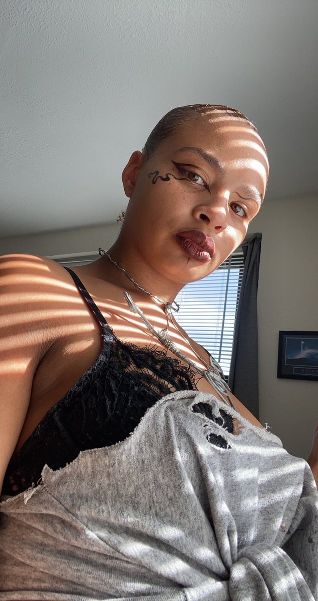 Danniegyal121's tweet photo. Yes-tuh-day 
{necklace by @DjeneDesigns} https://t.co/XUoqVaVOeo