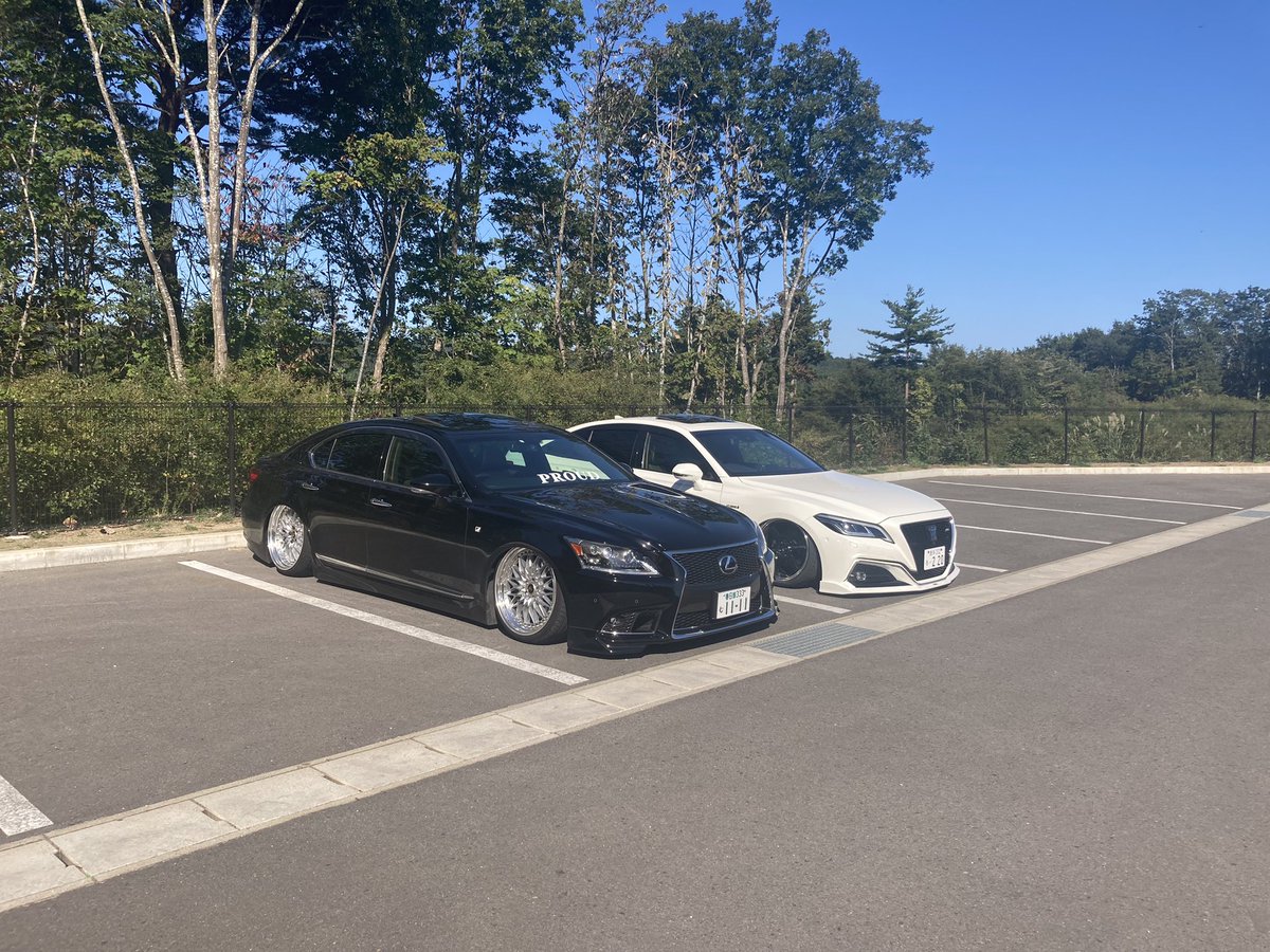 TTA220RS's tweet photo. 変な後輩と一緒に撮影会
#220クラウン
#LS460後期
#workvs https://t.co/FK8R5lobME