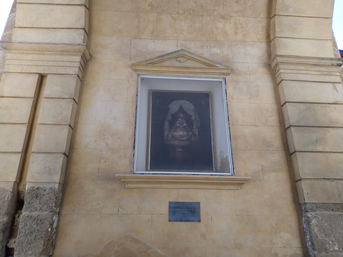 Manchy54's tweet photo. La impresionante Puerta de Córdoba, Carmona. Desde época romana dominado la vega del Corbones aunque su fisonomía actual data de Carlos II (arquitecto neoclásicoChamorro 1688)#carmo #carmona #corbones #puertadecordoba #vegadelcorbones #necoclasico #carlosii #arquitecto #chamorro https://t.co/DEAxSshLtp