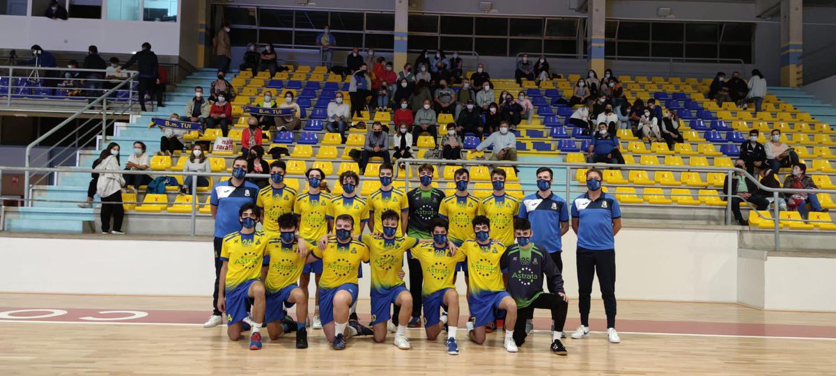 BALONMAN_TUI's tweet photo. 🏁FINAL🏁
EM ABEGONDO 16-27 BM TUI
🤾🏼‍♂️Xuvenil Masculino 
🆚 Em Abegondo 
🏟Pavillón Novo de Tui 
⏰ 20:30 h
🏆Play off
🗞 Obxetivo cumplido para o xuvenil masculino que logra o ascenso a máxima categoría! https://t.co/fXFAkTHzm5