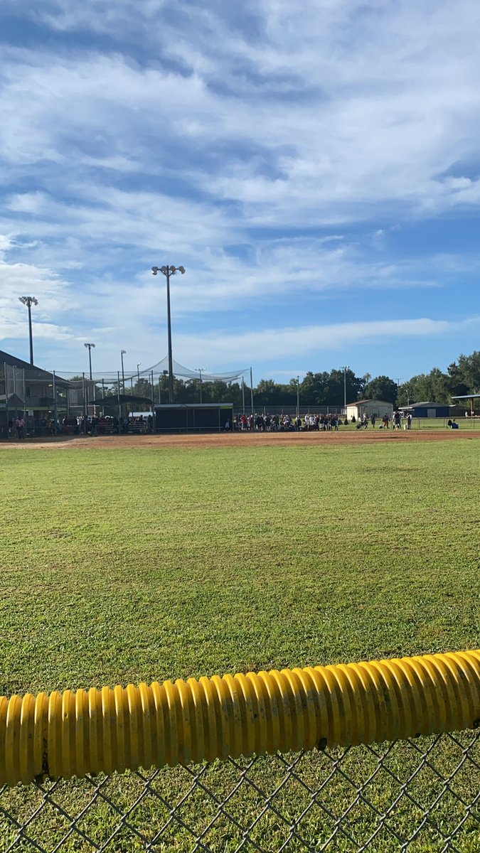 mackluck134's tweet photo. getting ready for our 9:30am game if your looking for some softball to watch tune it at https://t.co/Cbr8Mv5LRV @flprospexsoftb1 https://t.co/l3XXHFC5RY