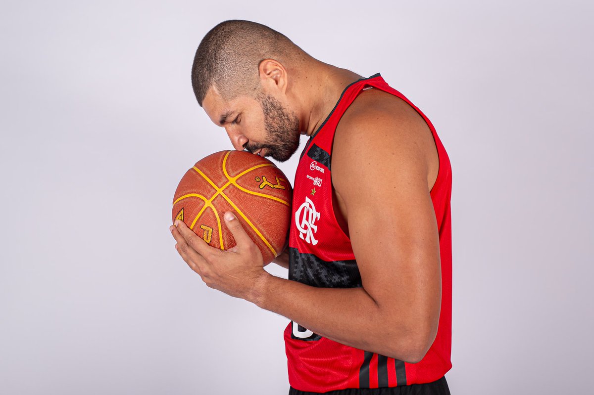 TimeFlamengo's tweet photo. Meu elenco ficou bem demais com esse Manto! Temporada 21/22 🔛

#FlaBasquete #NaçãoBRB

📸: Paula Reis/CRF https://t.co/5JaRfWJqt4