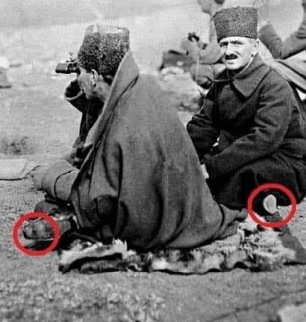 TC_TOPRAK_'s tweet photo. Ayakta çarıkla kazanılmış bu güzel vatanı, kafada sarıkla gezenlere asla bırakmayacağız!!!
#AmpulPatladıArtık https://t.co/FOLYnHnjbA