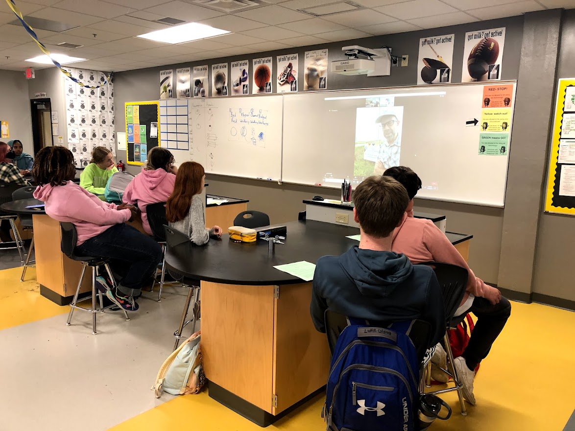 MrigankaDe2's tweet photo. Mankato East/West High School students attended a virtual field day to learn about the #edgeoffield practices and their impact on #waterquality. Thanks to Mr.@leetesdell for showing his farm.
@navreetmahal @EthanDado @ncrsare @SDState @MNSUMankato
https://t.co/p7fs5XIxEc https://t.co/xaSqCtNFlh