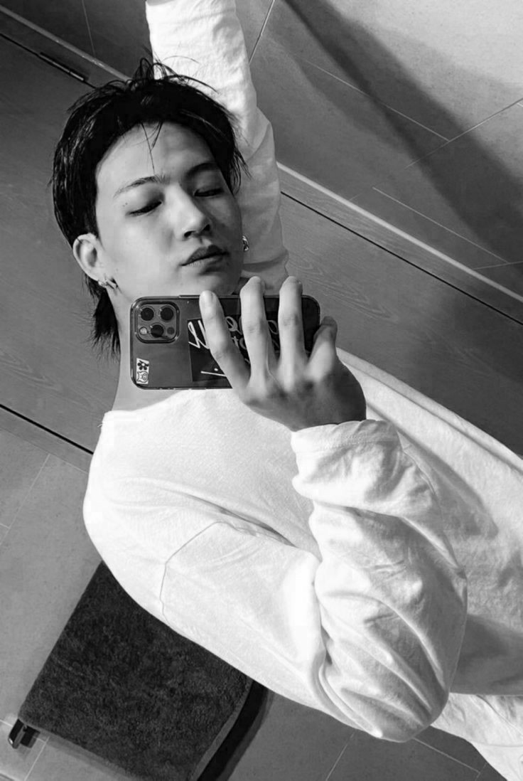 THESAINTBLANC's tweet image. ㅤ

ㅤHe  saw  music  as  the  refreshing
ㅤold wine  that  fills  the cup  of his
ㅤdrought   for   blazing   passion  to
ㅤvoice out his untold thoughts and
ㅤemotions in the most artistic way.

⠀⠀