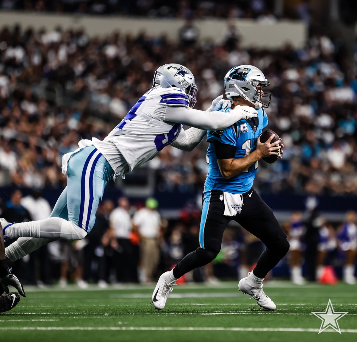 dallascowboys's tweet photo. Bad day to be QB 😳

#CARvsDAL | #DallasCowboys https://t.co/wPGpoDo5s4