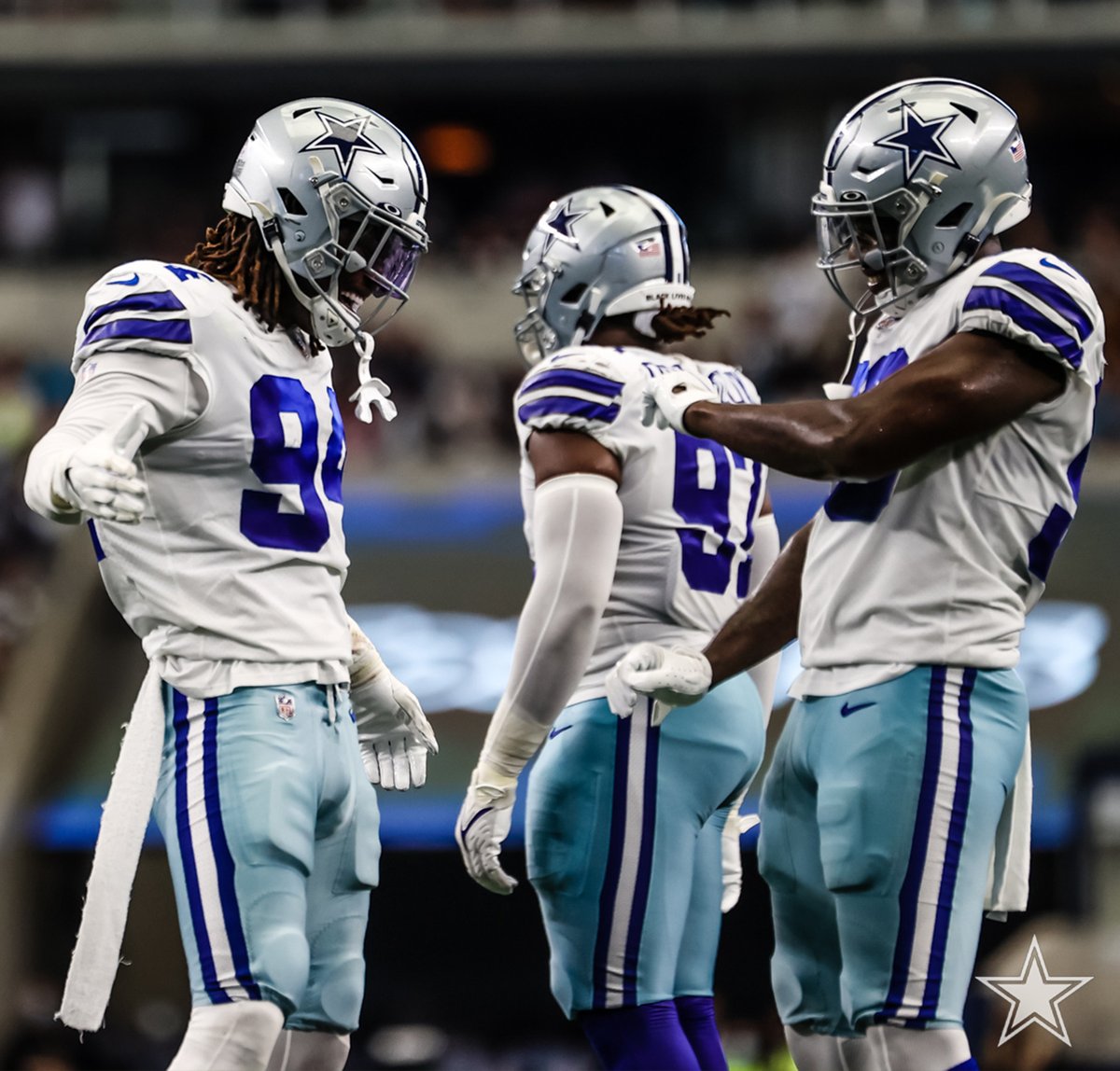 dallascowboys's tweet photo. Bad day to be QB 😳

#CARvsDAL | #DallasCowboys https://t.co/wPGpoDo5s4