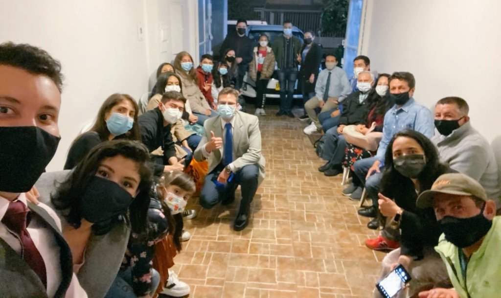 LinaPinzonAr's tweet photo. #MIRArespaldaAlosJóvenes | ⬇️

Gracias a nuestros líderes @Nico24Mancer y @ZARITHGARNICA por ser parte de estos espacios y la construcción de propuestas.

Más diálogo y más acción en #Engativá. @PartidoMIRA @Fabian_Puentess @Engativalcaldia https://t.co/mBRnAmp55Q