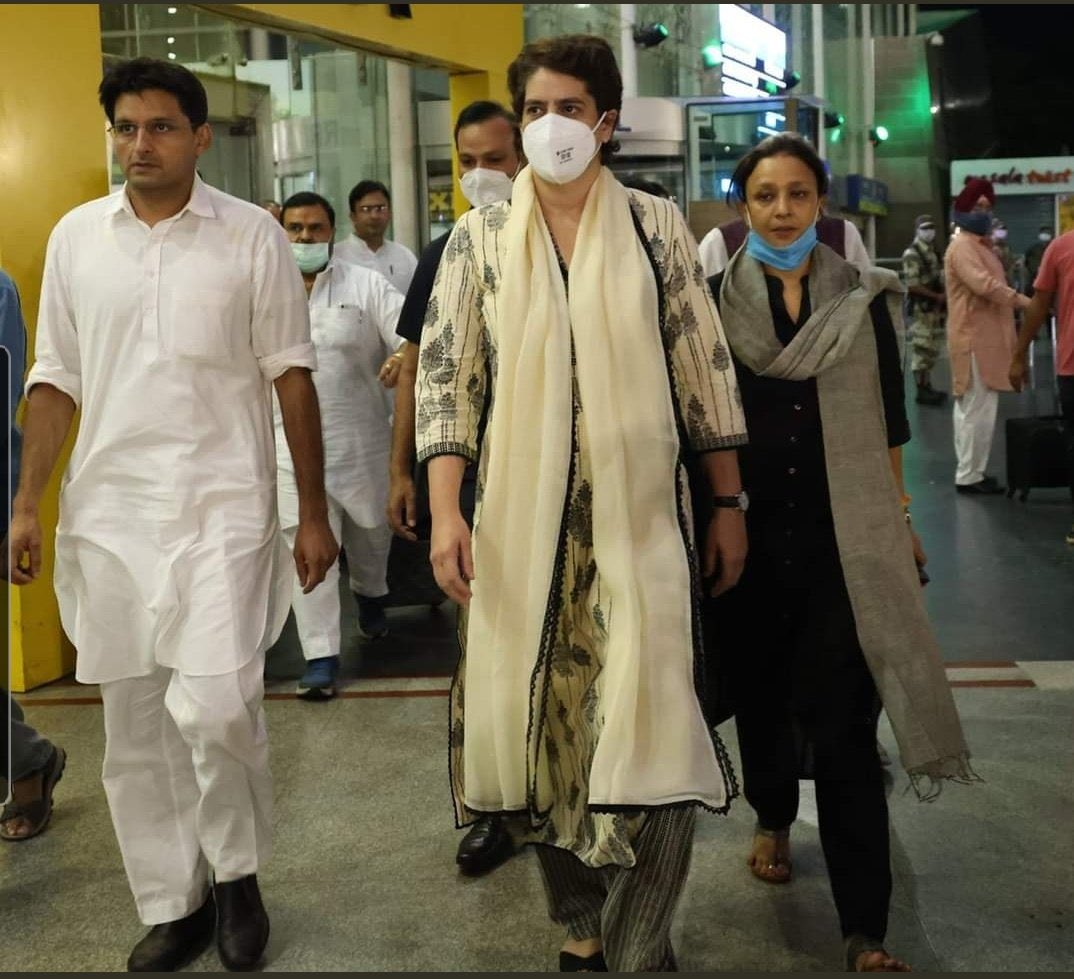 डरपोक योगी <a href="/priyankagandhi/">Priyanka Gandhi Vadra</a> जी को लखीमपुर जाने से रोकेगा नहीं तो क्या करेगा ?

“बाँधने मुझे तो आया है,
जंजीर बड़ी क्या लाया है?

यदि मुझे बाँधना चाहे मन,
पहले तो बाँध अनन्त गगन।

सूने को साध न सकता है,
वह मुझे बाँध कब सकता है?”

#लखीमपुर_किसान_नरसंहार