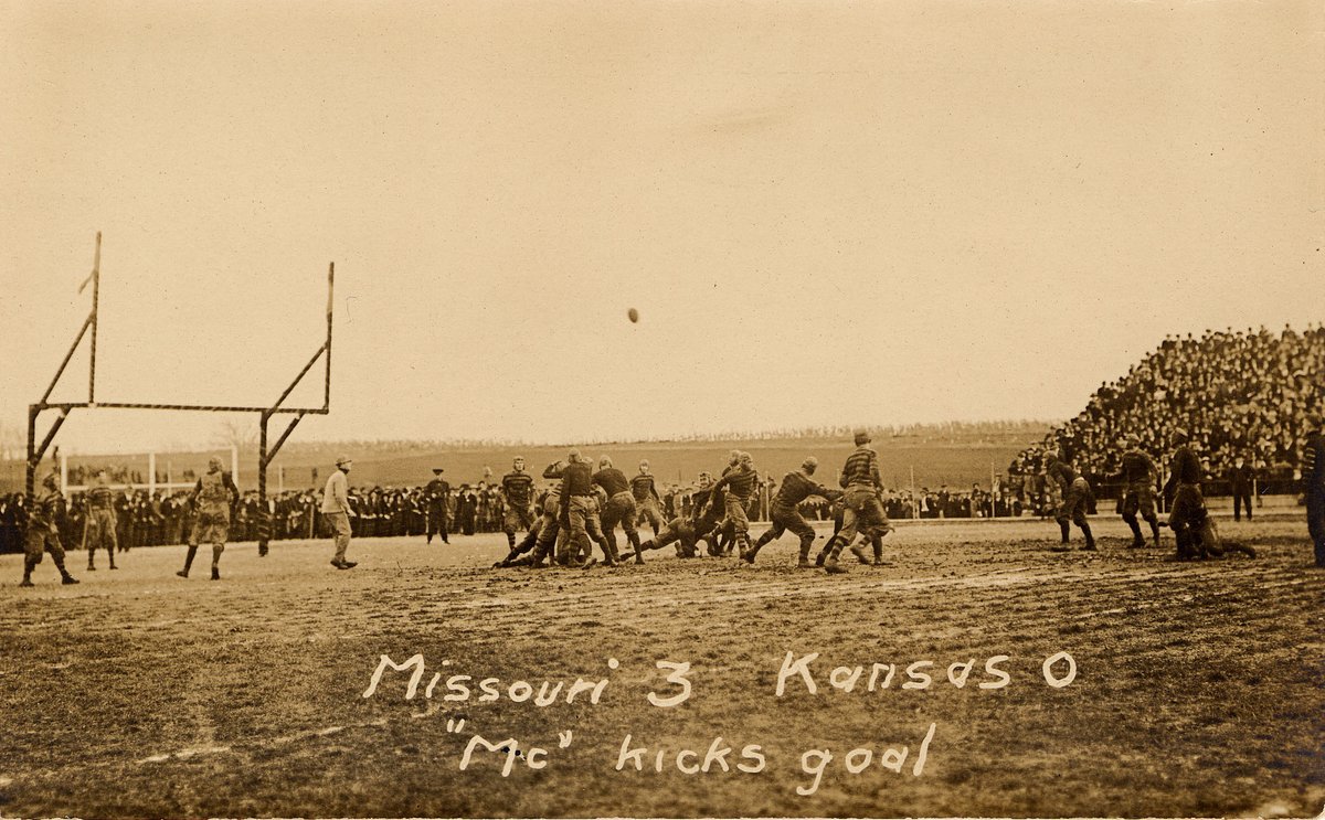Mizzou's tweet photo. 📍 The nation's first Homecoming

Check out images from the first #MizzouHomecoming, which began in 1911 🐯 #Throwback https://t.co/0Xy73CEubX