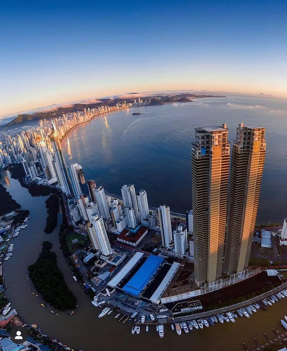 A Dubai Brasileira ❤️ Balneário Camboriú 

📸 @alfabile