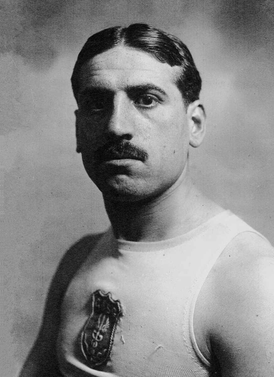 basilebilo's tweet photo. {THREAD : Les tribunes du Stade Vélodrome 🏟️}

Je pense que ce thread sera utile à tous ceux qui ne connaissent pas Gustave Ganay, Jean Bouin et Chevalier Roze qui ont leurs noms inscrits sur nos tribunes !

Je vous raconte donc qui ils sont, bonne lecture la #TeamOM 🔽 https://t.co/7XWtGuhnZ0