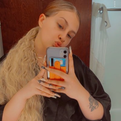 alexxquick's tweet photo. #NewProfilePic https://t.co/MykO6KxUaP