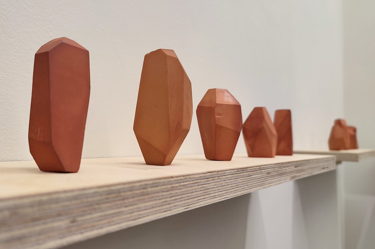 "Variaciones sobre la piedra fría", Expo de @varelabarrio no SVT Espazo de arte en Vigo