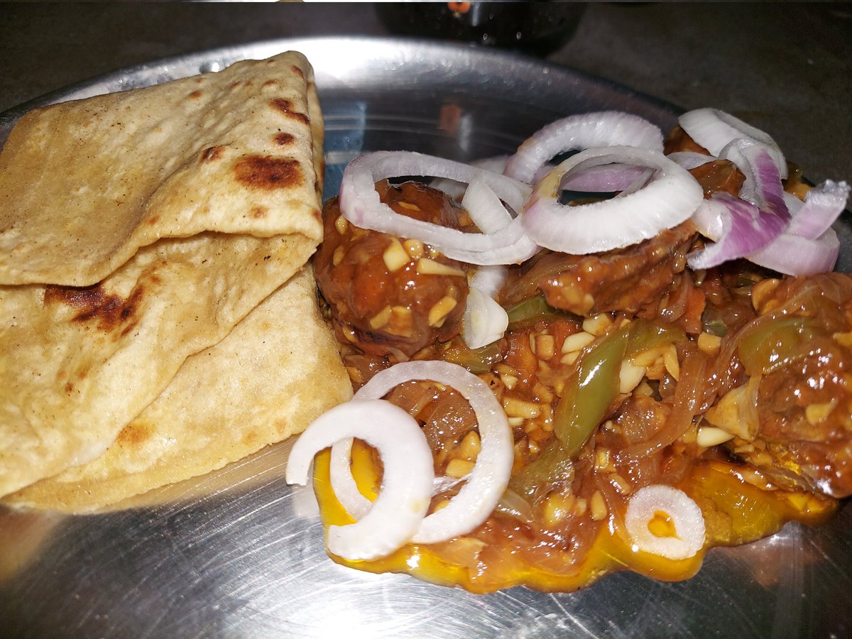 sr_meher's tweet photo. ଚିଲି ଚିକେନ୍ ପରଟା and କୋକ୍ 
Used to be a deadly combo during #ଭୁବନେଶ୍ୱର days!!! Many #OPOLFED
CE used to serve this! Don't know the current scenario!
@manas_muduli
@Rabipandacug https://t.co/i0T1XvyfNH