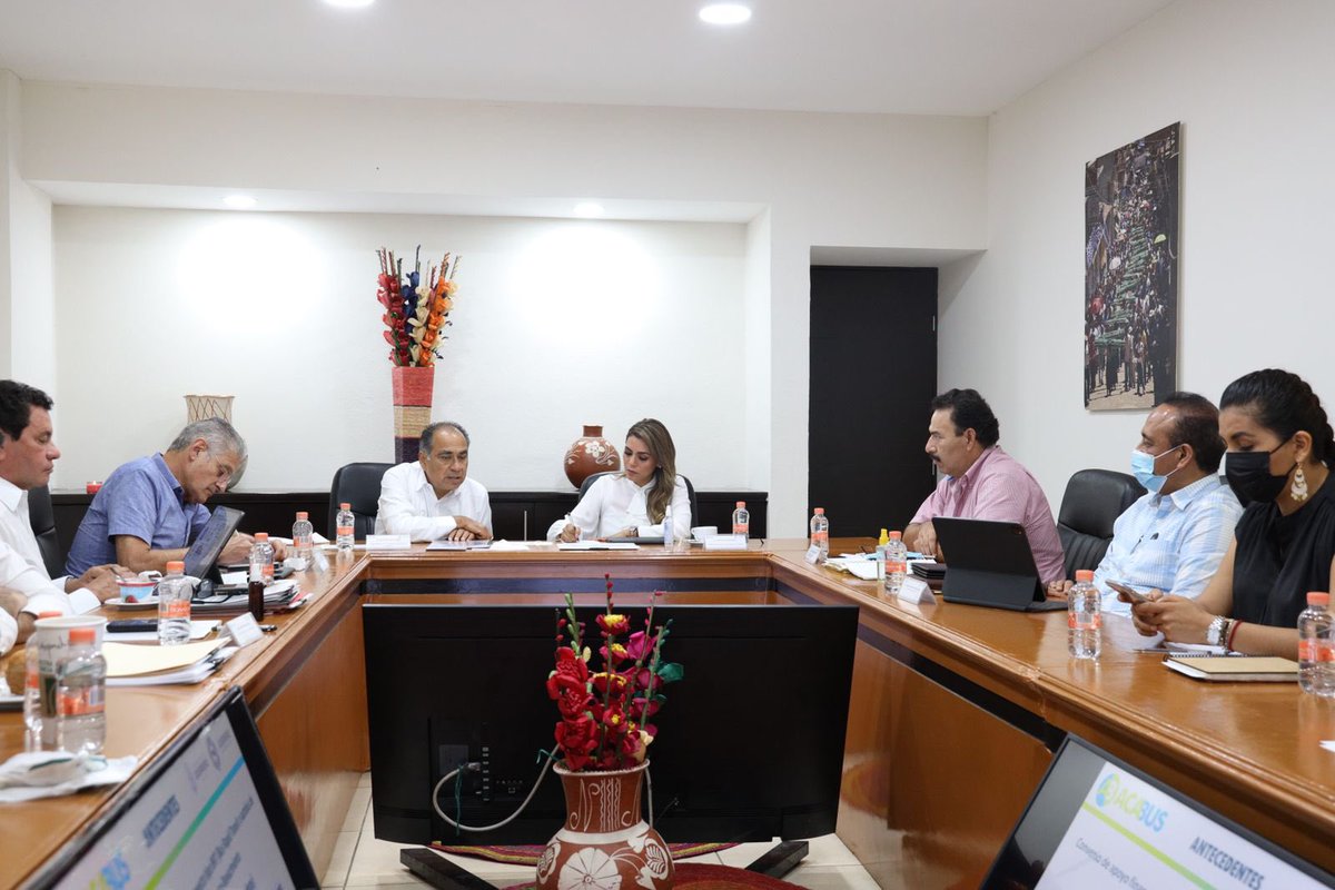HectorAstudillo's tweet photo. Sostuvimos nuestra reunión de trabajo número 11 con la gobernadora electa @EvelynSalgadoP, con quien revisamos temas tan importantes como los de los rubros de cultura, ISSSPEG y Acabús. https://t.co/38KnqSWNVi