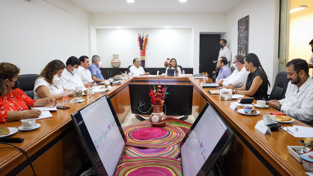 HectorAstudillo's tweet photo. Sostuvimos nuestra reunión de trabajo número 11 con la gobernadora electa @EvelynSalgadoP, con quien revisamos temas tan importantes como los de los rubros de cultura, ISSSPEG y Acabús. https://t.co/38KnqSWNVi