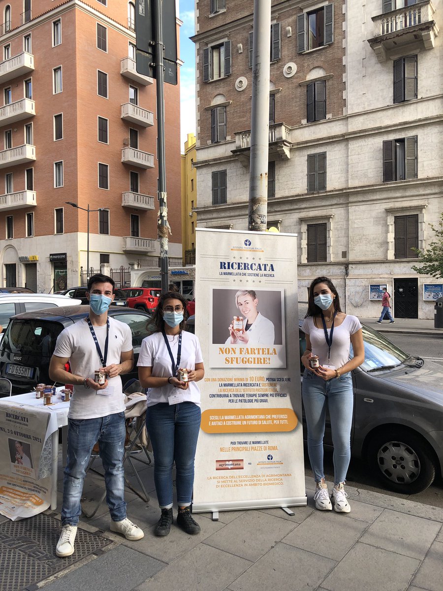 LabPico's tweet photo. Oggi in piazza al fianco di @istitutopasteur! Venite a prendere delle ottime marmellate che fanno crescere la #ricerca!
#istitutopasteur
#ricercata https://t.co/ENW35NKPTk