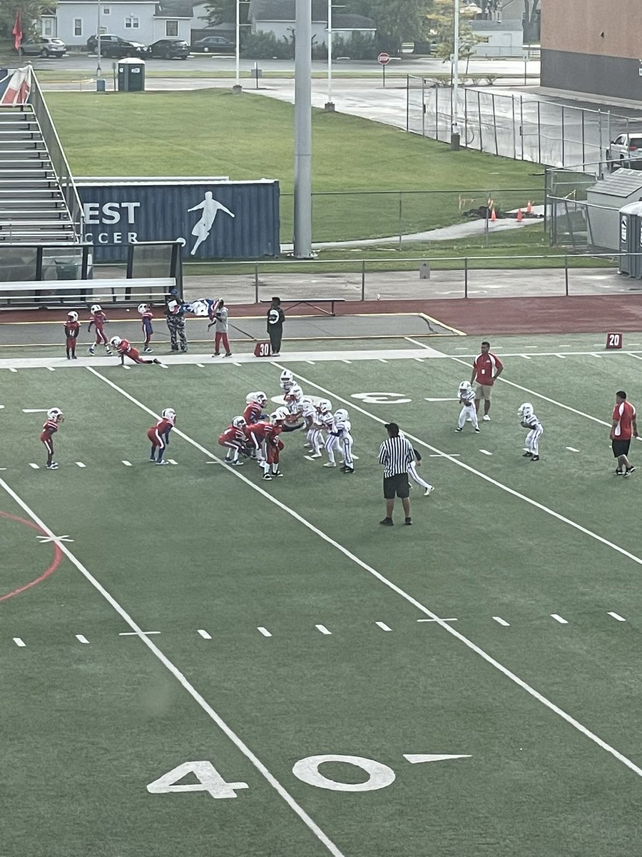 CoachKetza's tweet photo. Tiny-Mite football on a Sunday morning is food for the soul. Go Aurora Gators!
@WABlackhawkFB @AURORAGATORS https://t.co/EHRZYY6DWo