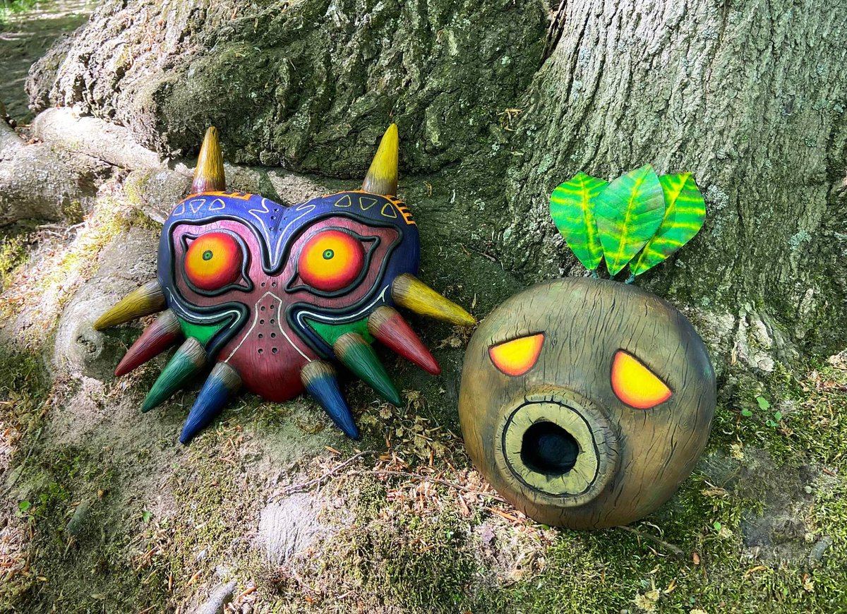 “You’ve met with a terrible fate…haven’t you?”
✨ Majora’s Mask + Deku Mask replica wall decor ✨
Available to order in my #etsyshop ⤵️
Etsy.com/shop/lilsprout… 
•••
#majorasmask #dekumask #zeldaart #zeldamask #resinmask #zeldamajorasmask #zeldagame #gamerdecor #zeldareplica