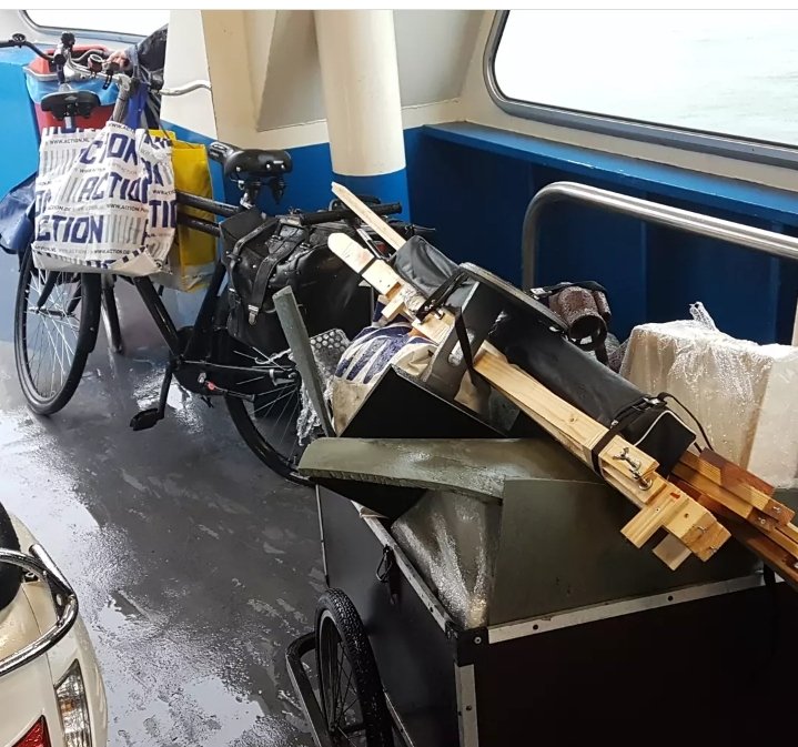 Nog anderhalf uur en we gaan weer afbouwen. 
Nu heerlijk weer om een (deel van een ) rondje Open Ateliers Amsterdam Noord te doen.
115 kunstenaars,  50 locaties en 9 hotspots heten u van harte welkom. 

openateliersnoord.nl

#openateliersnoord
#amsterdamnoord
#amsterdamart