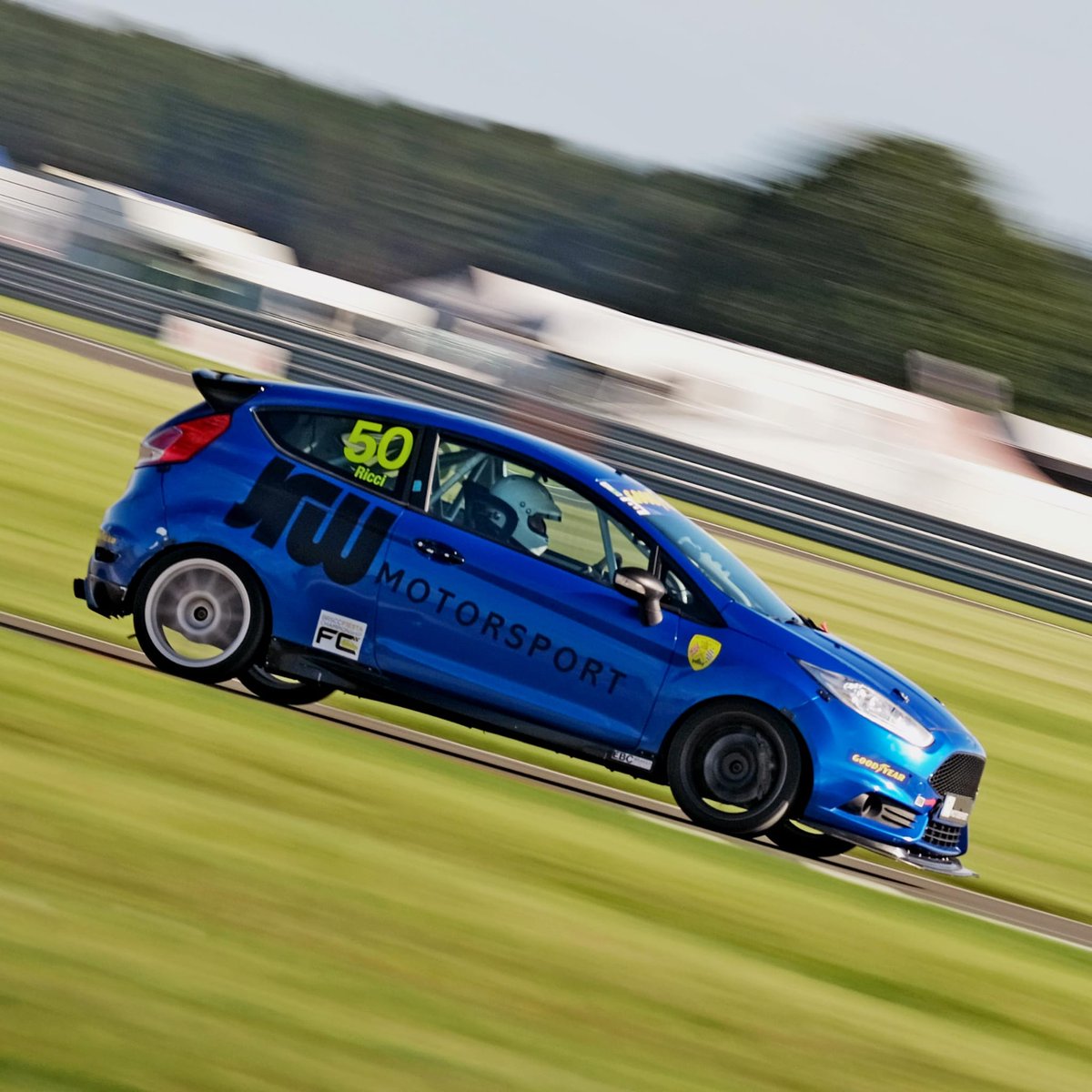 msvtracing's tweet photo. Pictures from a sunny @SnettertonMSV for #trackdaytrophy https://t.co/eNR6B5rbZD