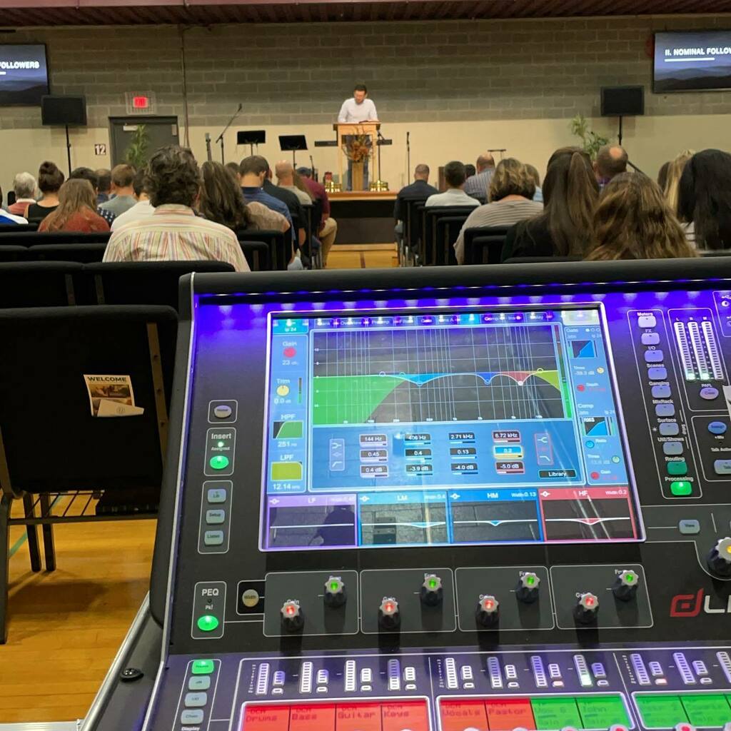 Fawcett_Matt's tweet photo. Thankful for the ability to serve this morning. 

#mxurocks #foh #livesound #church #churchaudio #churchinagym #mobilechurch #churchsound https://t.co/lJv9pTz9hP https://t.co/HsqCBVWjzK