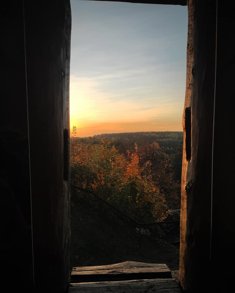 PRegiony's tweet photo. 🧐Co widzicie przez swoje okno?
Fot Monika Jaworska
#PolandIsBeautiful @MeteoGrodziec @MeteoprognozaPL @tvnmeteo @PogodaMeteo @IMGWmeteo @klimatyczna @lubuskiepl @_JooKo @TATRY_PL @KrajobrazPolski #Autumn #window #photography #Poland #Polska #natural #view #viewphoto https://t.co/AiM8Yk088e