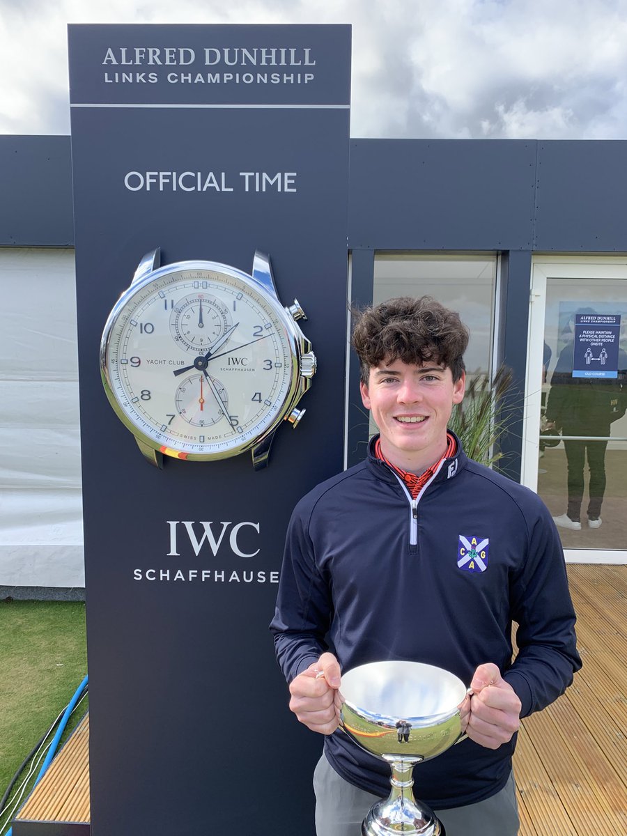 GroveAcPE's tweet photo. ⛳️ @dunhilllinks Junior Champion 2021
🏌🏻@Grove_Academy’s very own Ross Alexander
🏆 Trophy presented today by Dutch football legend Rudd Gullit
📍 @TheHomeofGolf
#GroveGolf #GroveFamily💙🌳📖 https://t.co/mp20ddx1l7