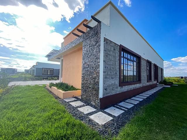 PropertyShowKE's tweet photo. Swara ranch is a scenic lifestyle development full of ideal amenities fashioned in a harmonious live and play environment.
@MaiyanNanyuki
#realtorsexpo2021
#firstavenueproperties
#yourrealestatepartner https://t.co/zXzBgbapWc