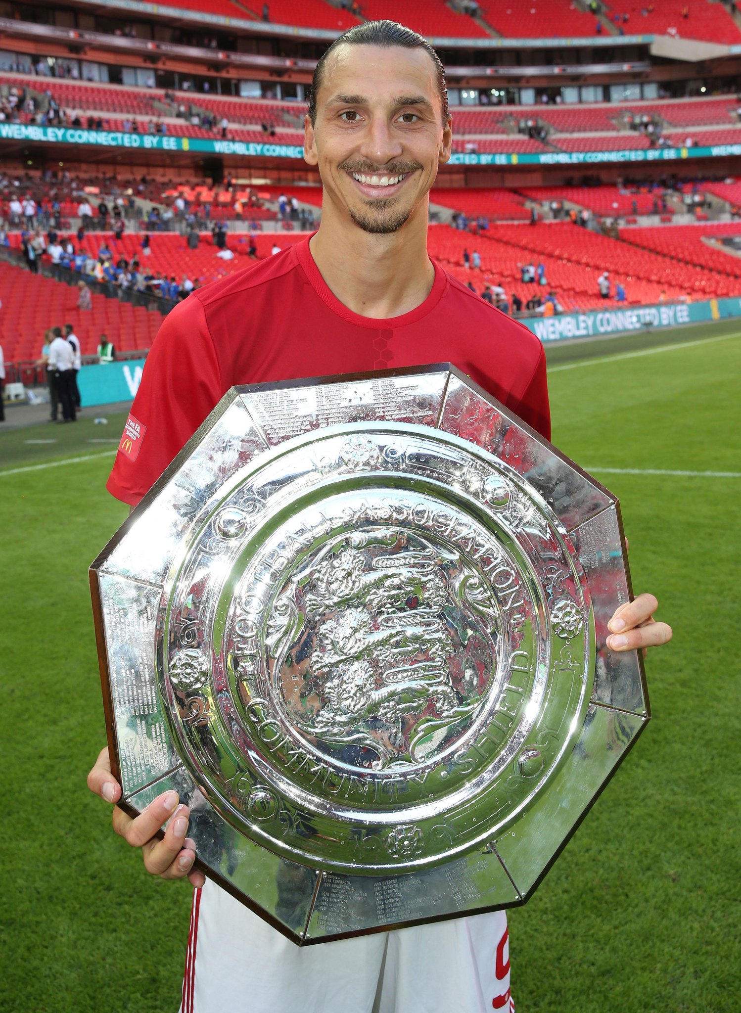  Happy 40th Birthday to Zlatan Ibrahimovic! What is your favourite Ibra moment from his time at 