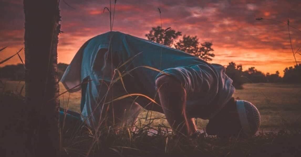 "وأخرجني منها بالستر، وحُسن الذِكر، وأنت راضٍ عني."