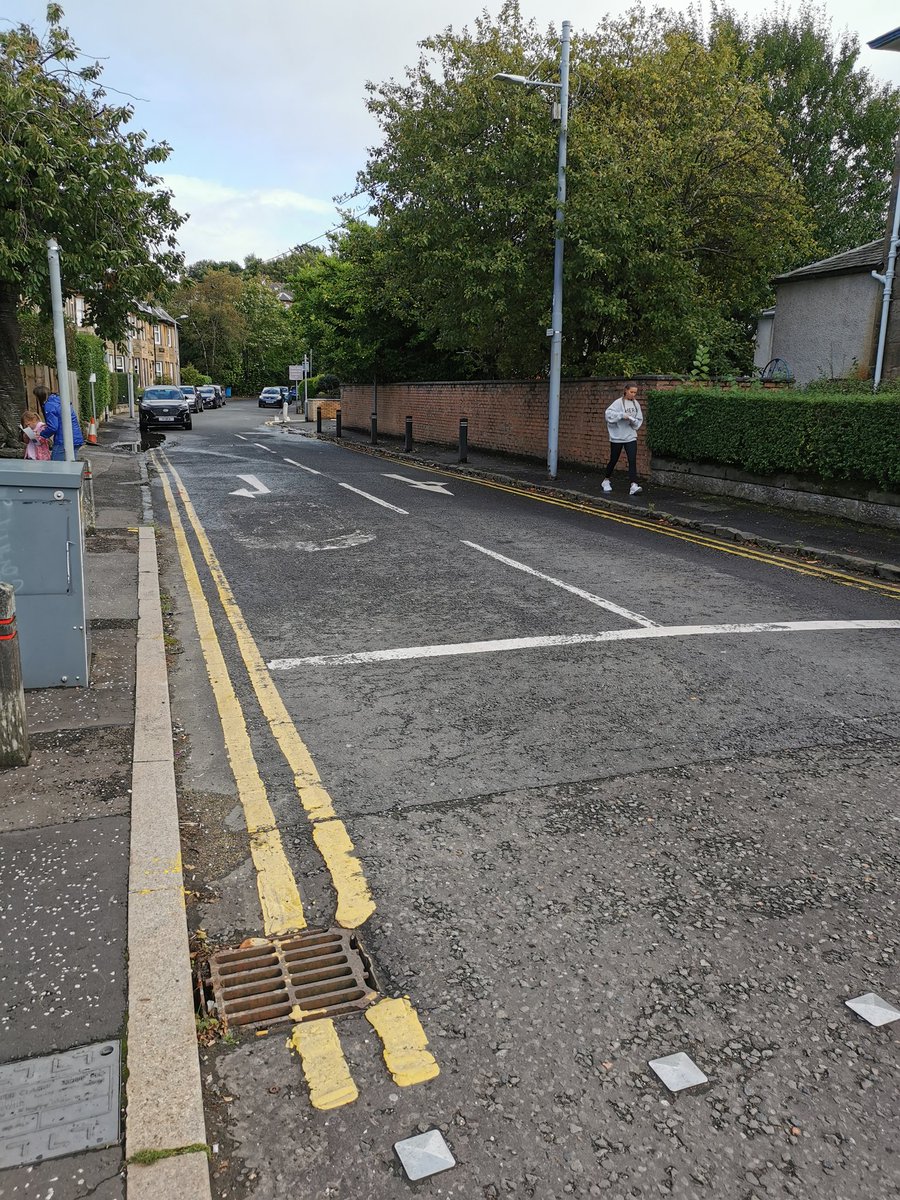 stevob2011's tweet photo. Burst water main with water coming through the pavement at orchard park across from cava in Giffnock https://t.co/5TczelIKAM https://t.co/0OLMixoz9Y